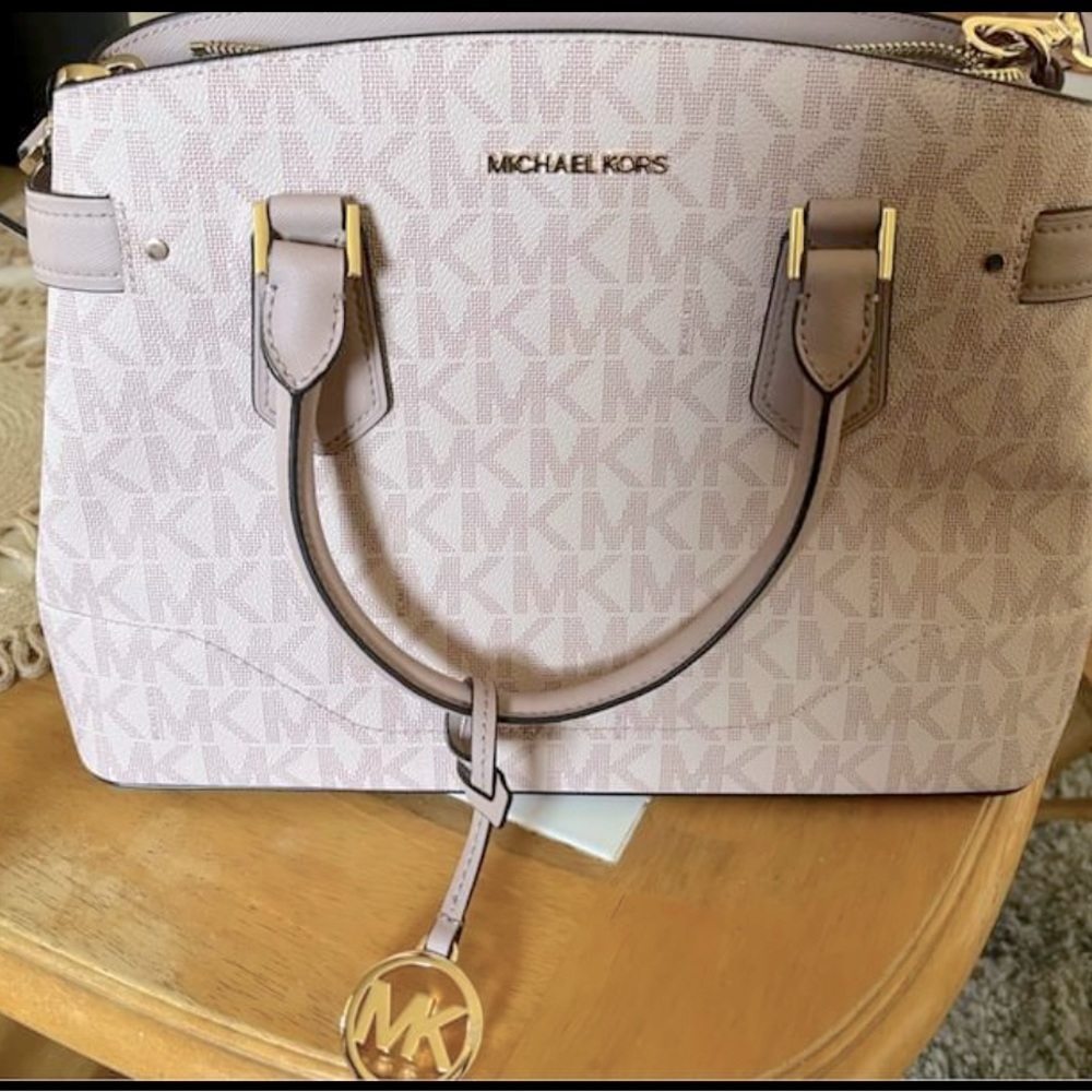 New with tags Michael Kors Satchel Large Bag , Beautiful blush pink bag .